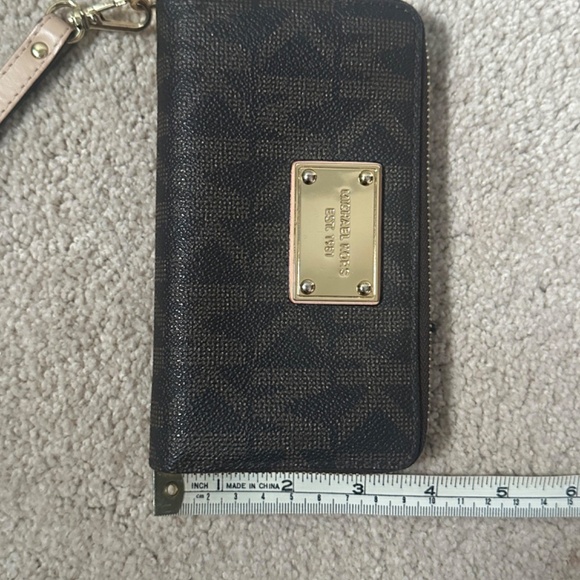 Michael Kors Small Logo Leather Wallet - Picture 10 of 10